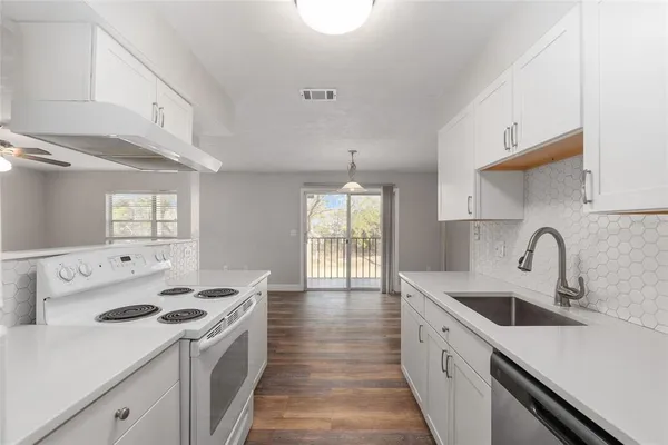 $194,000 | 2715 Northwest 104th Court, Unit 1, Gainesville, FL 32606