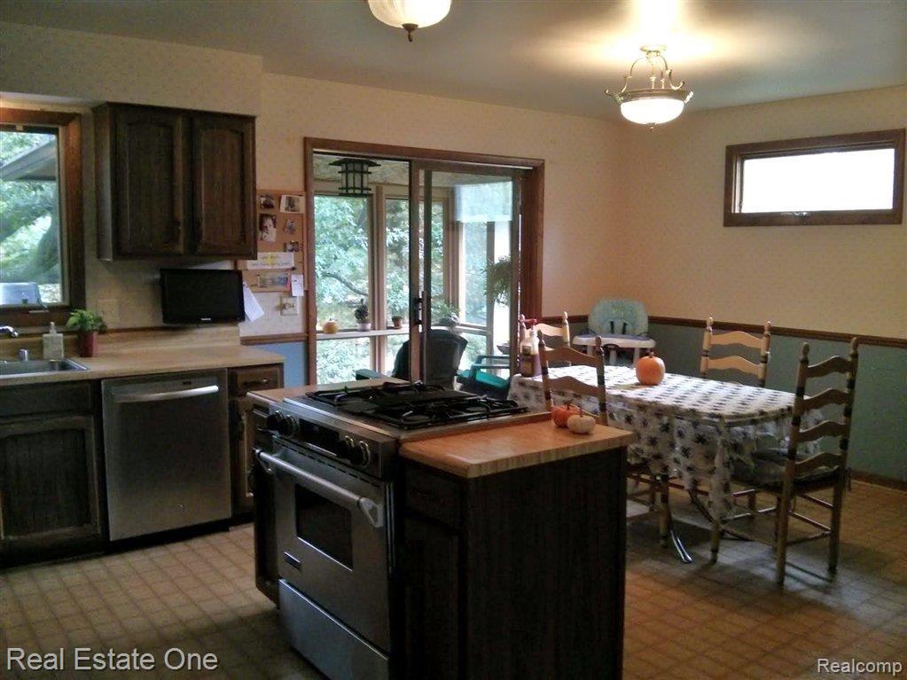 792 East Gunn Road Rochester, MI 48306 - Photo 16 of 26 IMG_20131006_145204.jpg