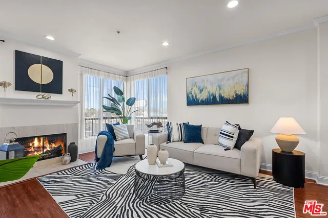 $524,900 | 6938 Laurel Canyon Boulevard, Unit 302, North Hollywood, CA 91605