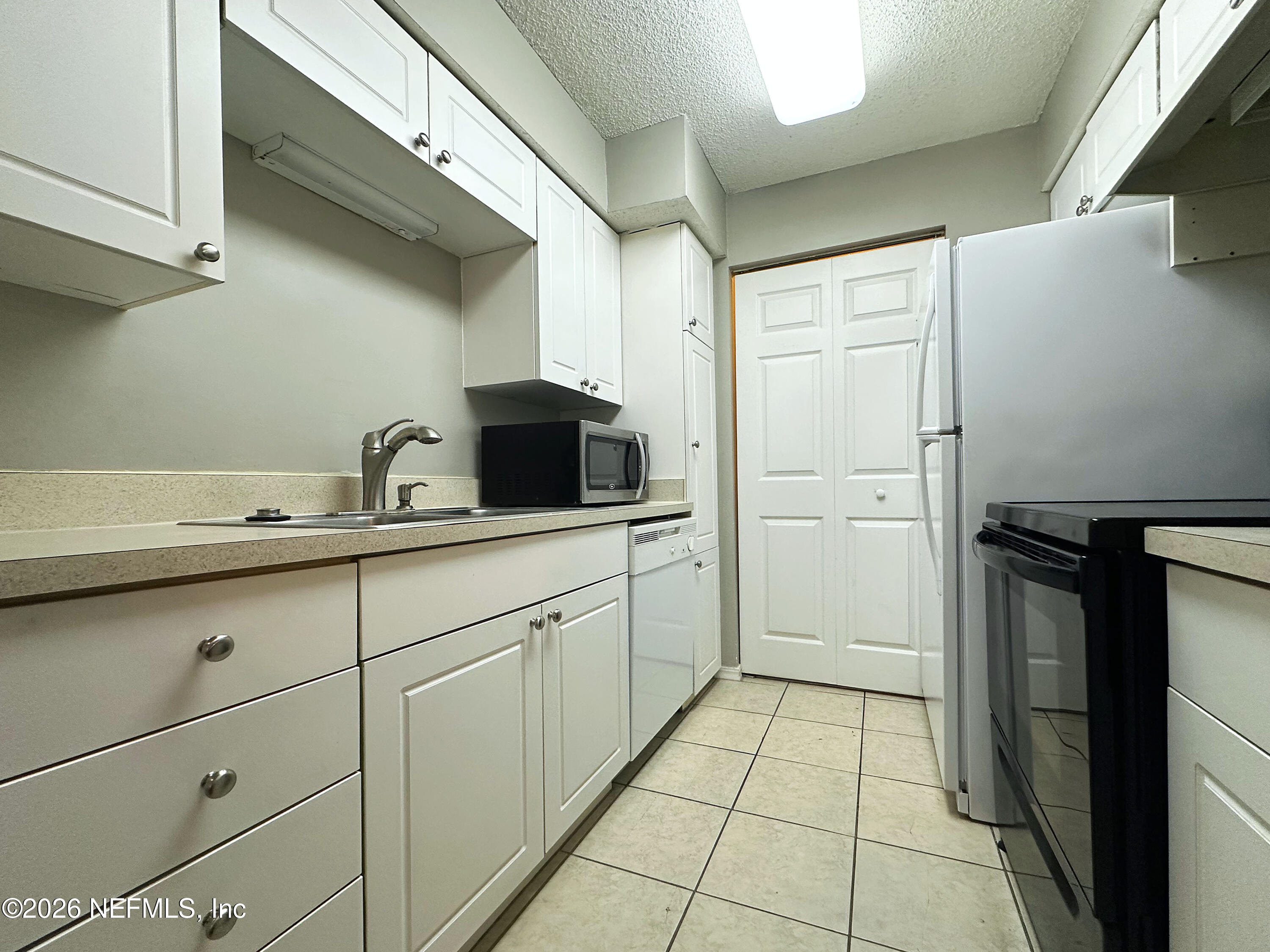 10200 Belle Rive Boulevard, Unit 80 Jacksonville, FL 32256 - Photo 5 of 38 IMG_4457