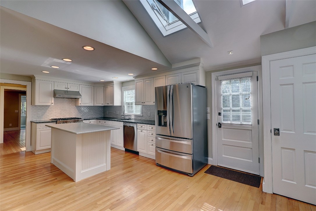 21 Lantern Lane Barrington, RI 02806 - Photo 12 of 25