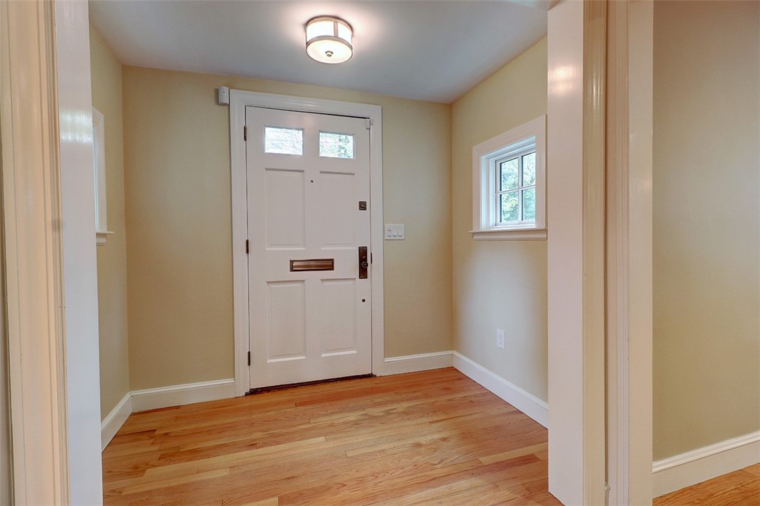 21 Lantern Lane Barrington, RI 02806 - Photo 4 of 25