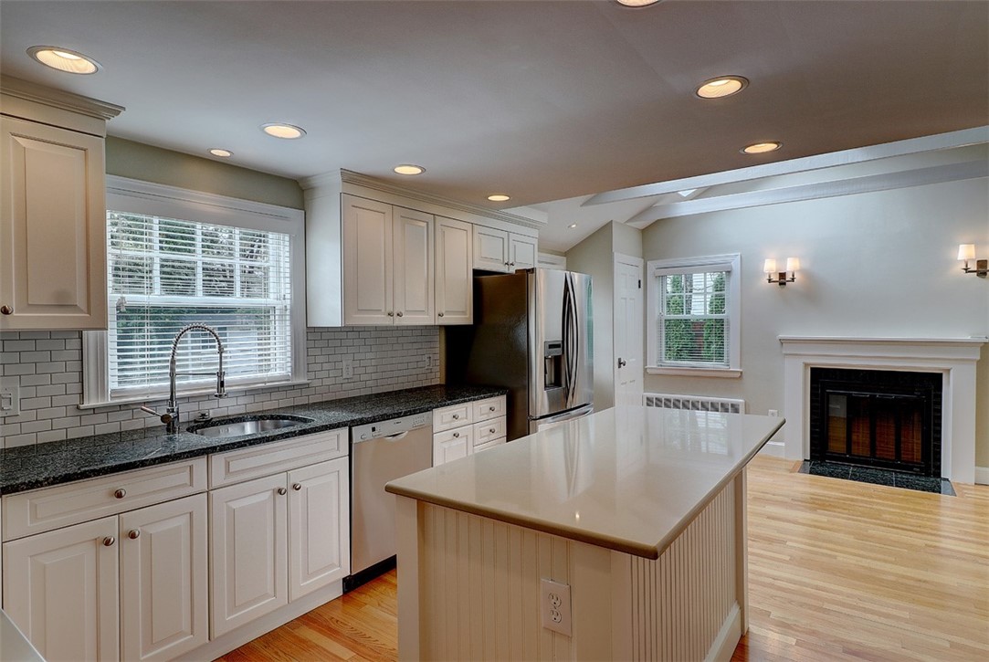 21 Lantern Lane Barrington, RI 02806 - Photo 7 of 25