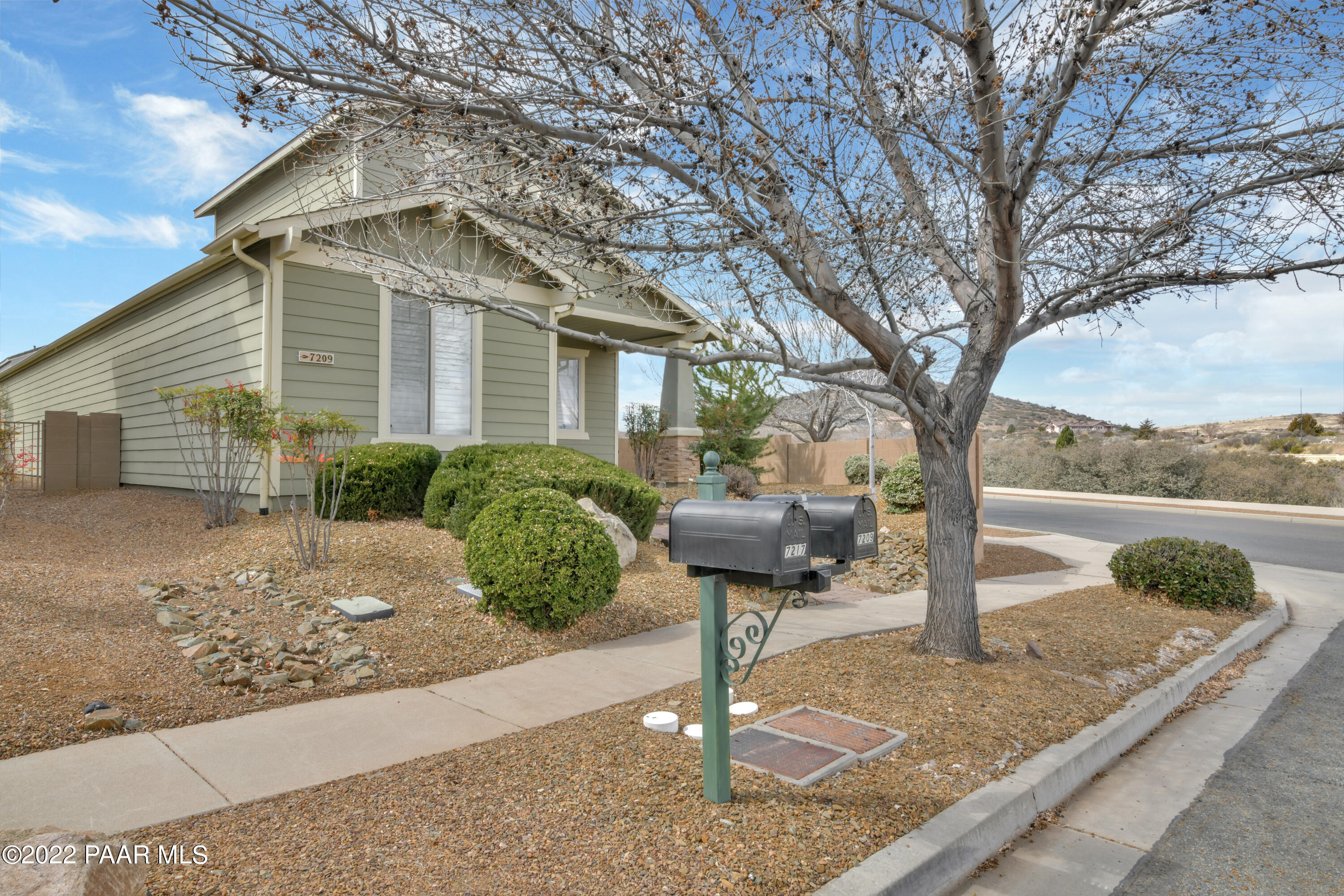 7209 Woolsey Ranch Road Prescott Valley, AZ 86314 - Photo 2 of 49 a front view of a house with garden