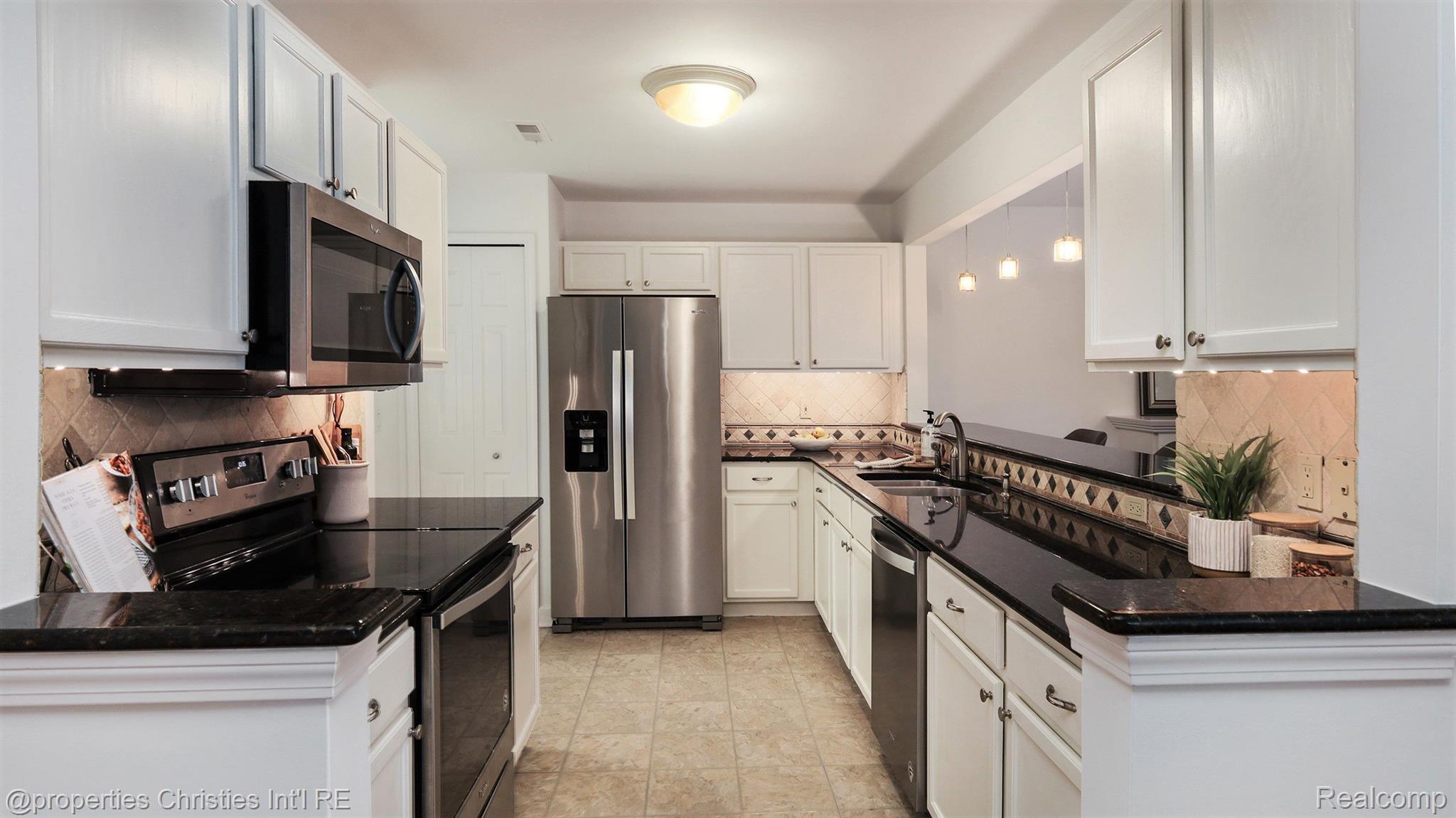 1772 Flagstone Circle Rochester, MI 48307 - Photo 14 of 28 Gallery Image 14