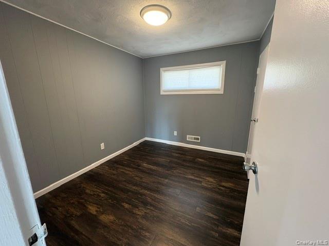266 Central Park Road Plainview, NY 11803 - Photo 14 of 22