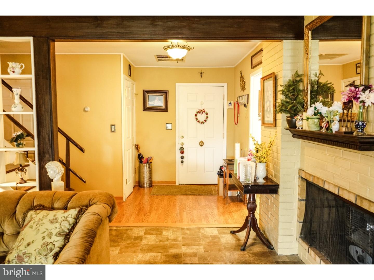 67 Fieldstone Road Levittown, PA 19056 - Photo 4 of 6 Foyer