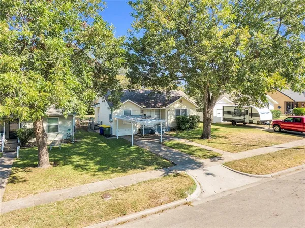 $210,000 | 1033 East Elm Street, Hillsboro, TX 76645