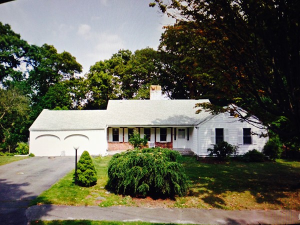 11 Robin Road Lynnfield, MA 01940 - Photo 1 of 30 Gallery Image 1