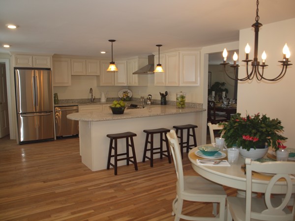 11 Robin Road Lynnfield, MA 01940 - Photo 3 of 30 Gallery Image 3