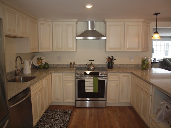 11 Robin Road Lynnfield, MA 01940 - Photo 4 of 30 Gallery Image 4