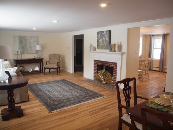 11 Robin Road Lynnfield, MA 01940 - Photo 8 of 30 Gallery Image 8