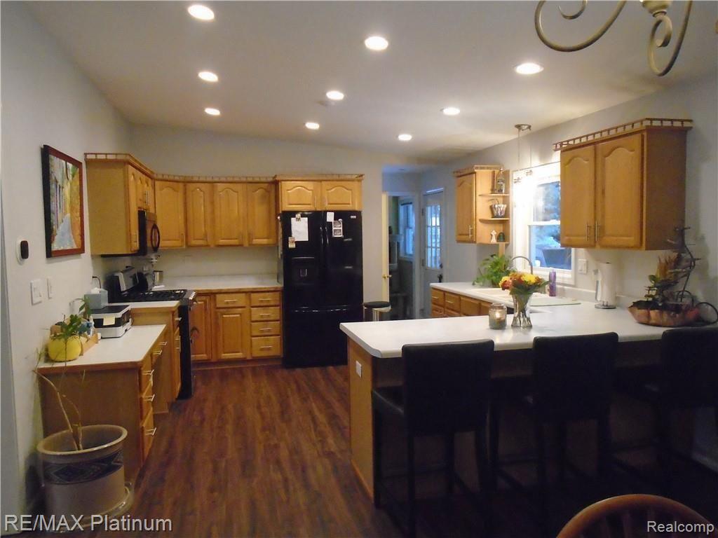 3813 Ponchartrain Pinckney, MI 48169 - Photo 3 of 21 kitchen 2.jpg