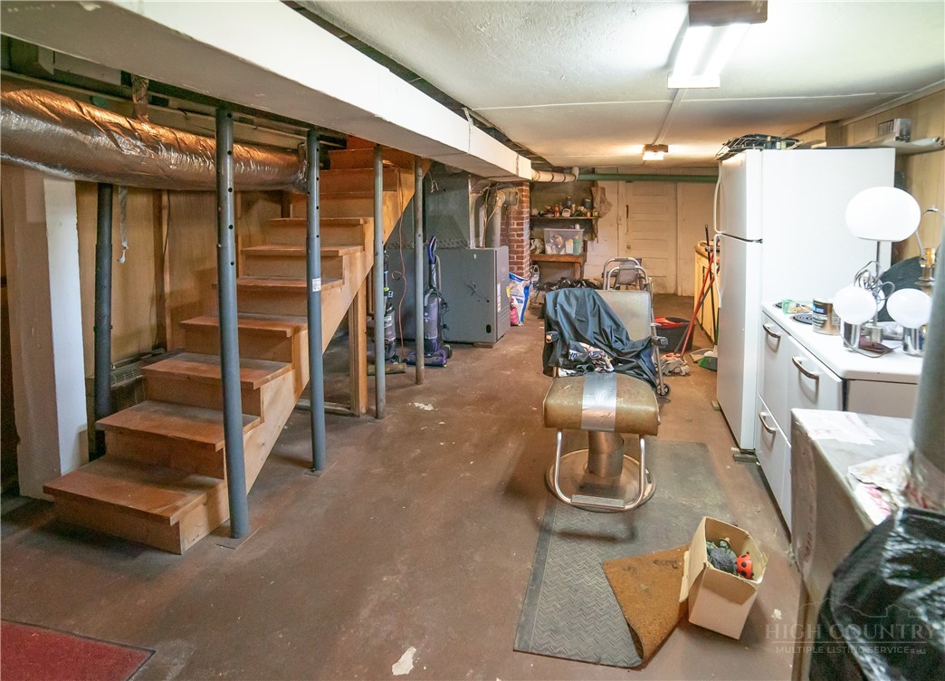 292 Little Elk Road Elk Park, NC 28622 - Photo 23 of 28 a view of a room with gym equipment