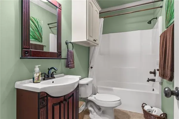 $319,000 | 4801 Paradise Point Drive, Ball, LA 71405