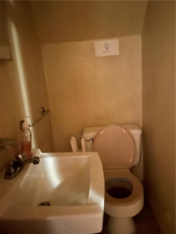 350 Peyton Place Southwest Atlanta, GA 30311 - Photo 6 of 14 a bathroom with a toilet and a sink