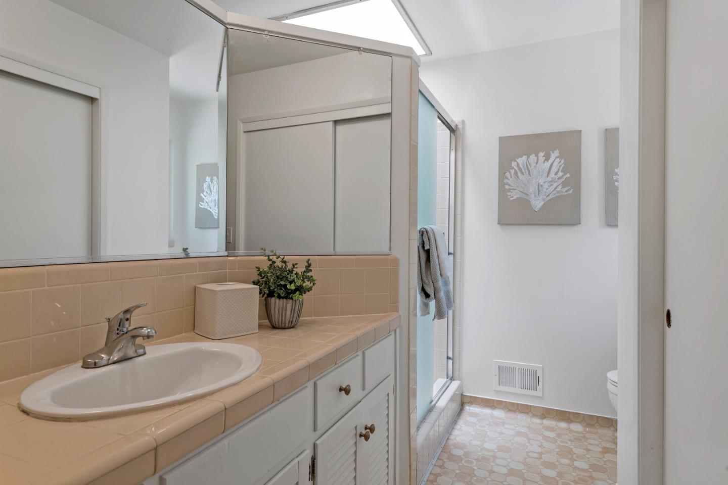 205 Mistletoe Road Los Gatos, CA 95032 - Photo 16 of 33 Gallery Image 16