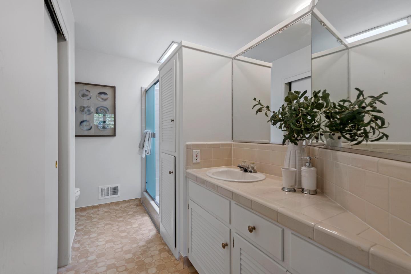 205 Mistletoe Road Los Gatos, CA 95032 - Photo 17 of 33 Gallery Image 17