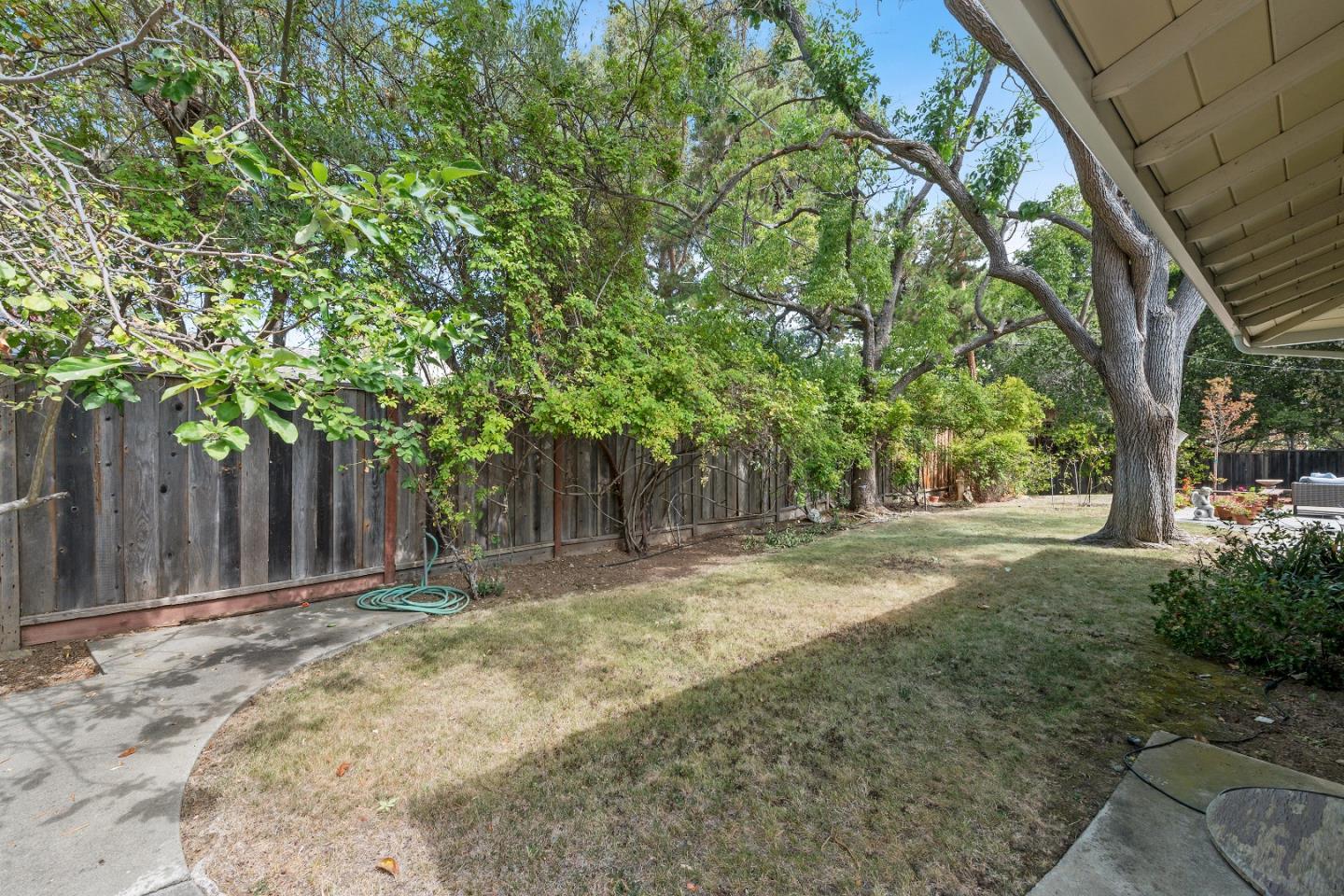 205 Mistletoe Road Los Gatos, CA 95032 - Photo 27 of 33 Gallery Image 27