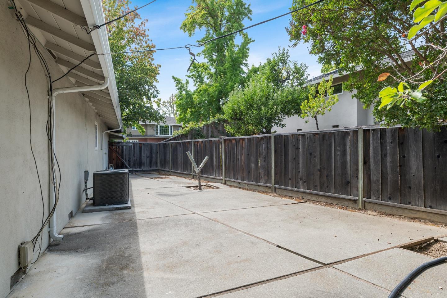 205 Mistletoe Road Los Gatos, CA 95032 - Photo 29 of 33 Gallery Image 29