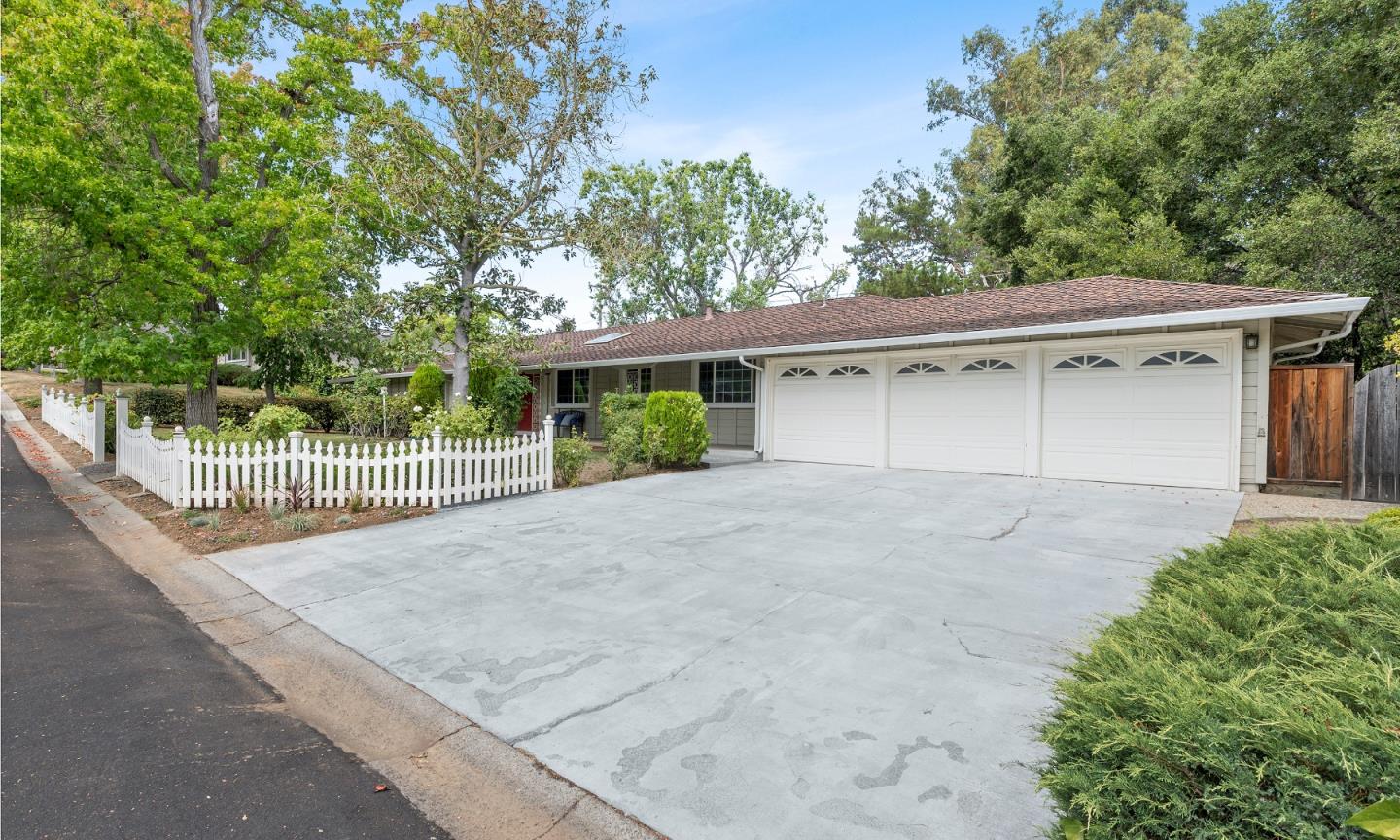 205 Mistletoe Road Los Gatos, CA 95032 - Photo 4 of 33 Gallery Image 4