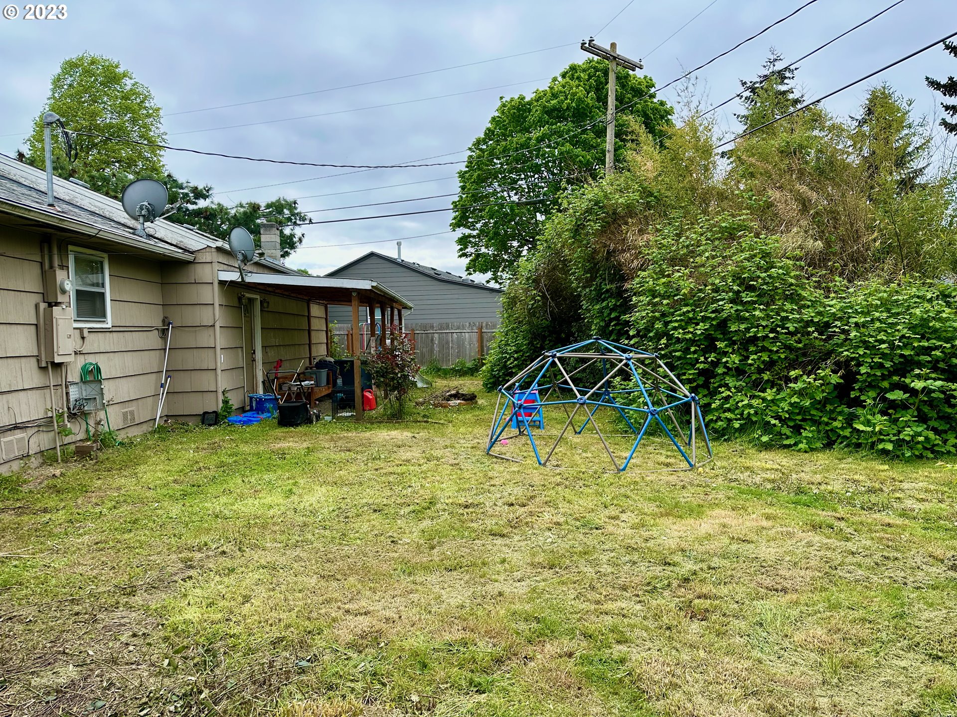 3130 Partridge Way Springfield, OR 97477 - Photo 4 of 14 a backyard of a house with table and chairs