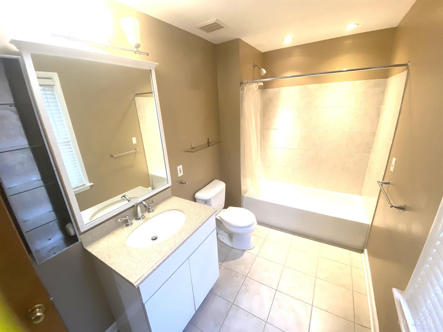 944 Phillips Road Cincinnati, OH 45230 - Photo 8 of 20