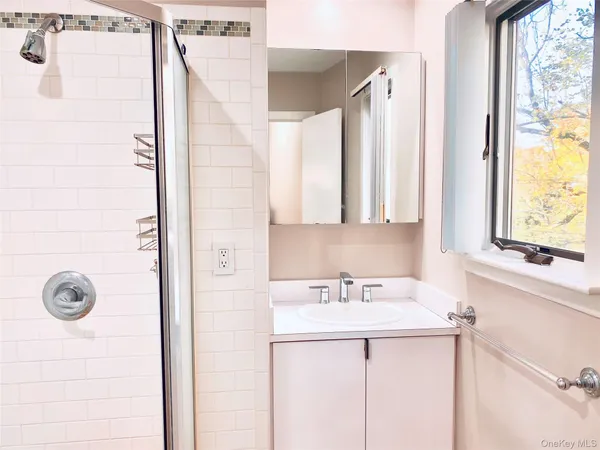 $3,850 | 4 Avenue B, Port Washington, NY 11050