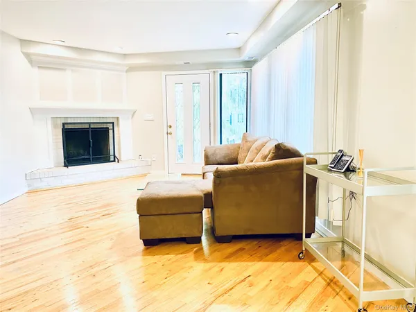 $3,850 | 4 Avenue B, Port Washington, NY 11050