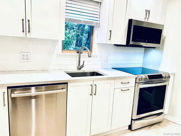 $3,850 | 4 Avenue B, Port Washington, NY 11050