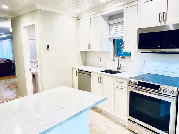 $3,850 | 4 Avenue B, Port Washington, NY 11050