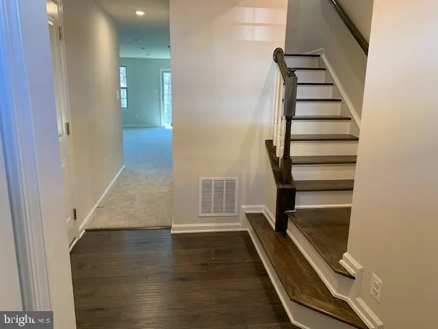 en view of entryway with wooden floor