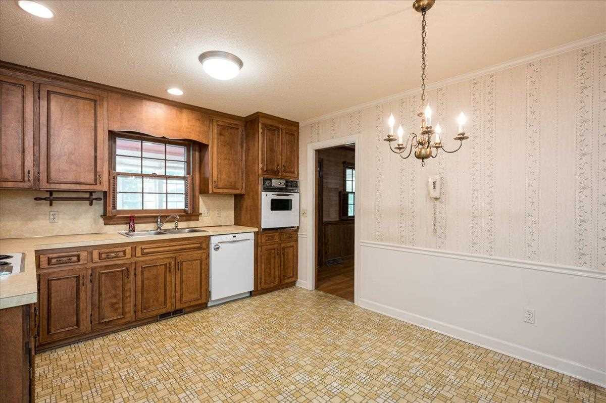 1007 Braxton Court Raleigh, NC 27606 - Photo 9 of 28 Photo 9