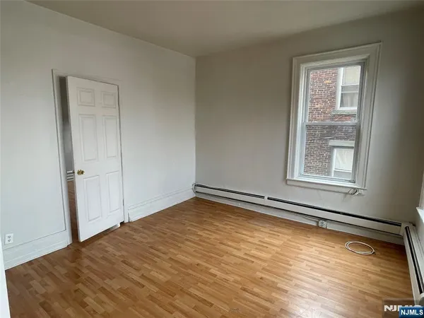 $2,200 | 10 Hilliard Avenue, Unit 5, Edgewater, NJ 07020