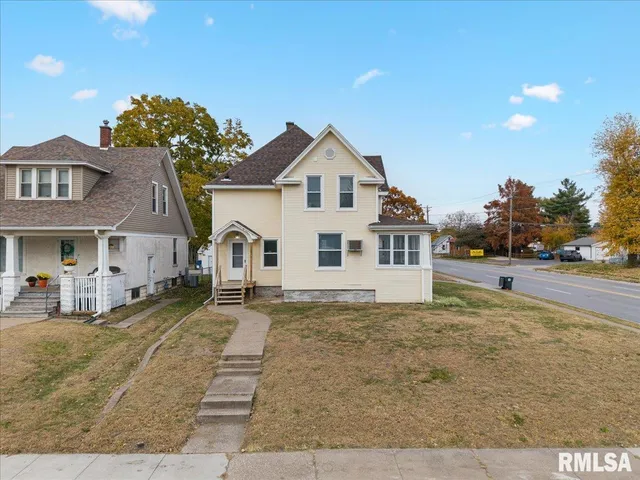 $169,000 | 1604 North Division Street, Davenport, IA 52804