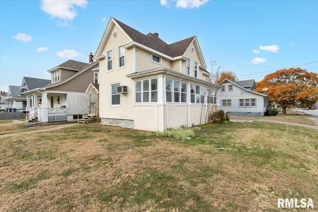 $169,000 | 1604 North Division Street, Davenport, IA 52804