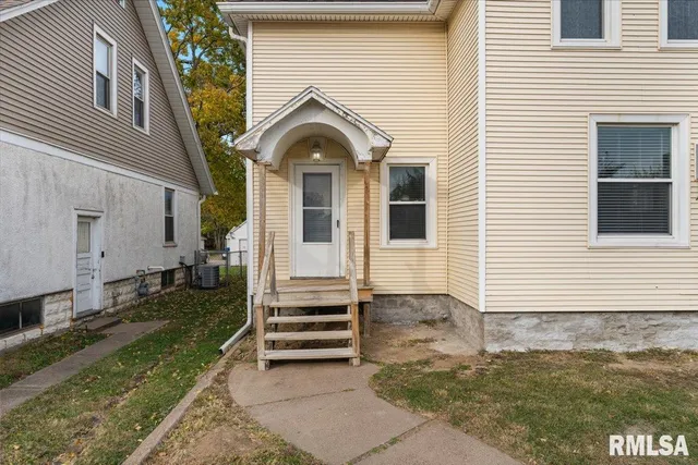 $169,000 | 1604 North Division Street, Davenport, IA 52804