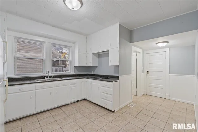 $169,000 | 1604 North Division Street, Davenport, IA 52804