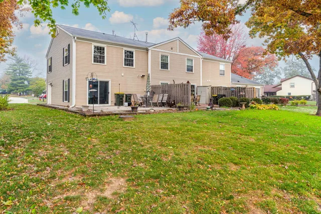 $244,750 | 1100 Oak Valley Drive, Unit 1100, Cary, IL 60013