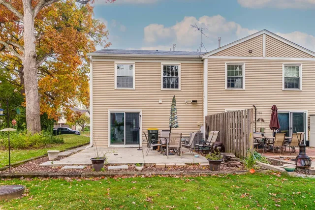 $244,750 | 1100 Oak Valley Drive, Unit 1100, Cary, IL 60013