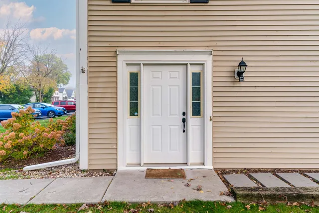 $244,750 | 1100 Oak Valley Drive, Unit 1100, Cary, IL 60013