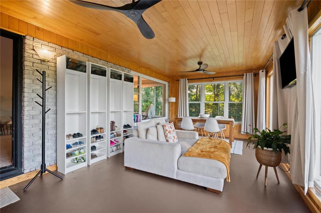 3647 Hadley Road Clarks Mills, PA 16114 - Photo 6 of 41 Gallery Image 6