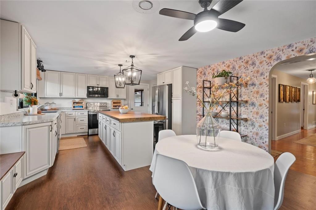 3647 Hadley Road Clarks Mills, PA 16114 - Photo 7 of 41 Gallery Image 7