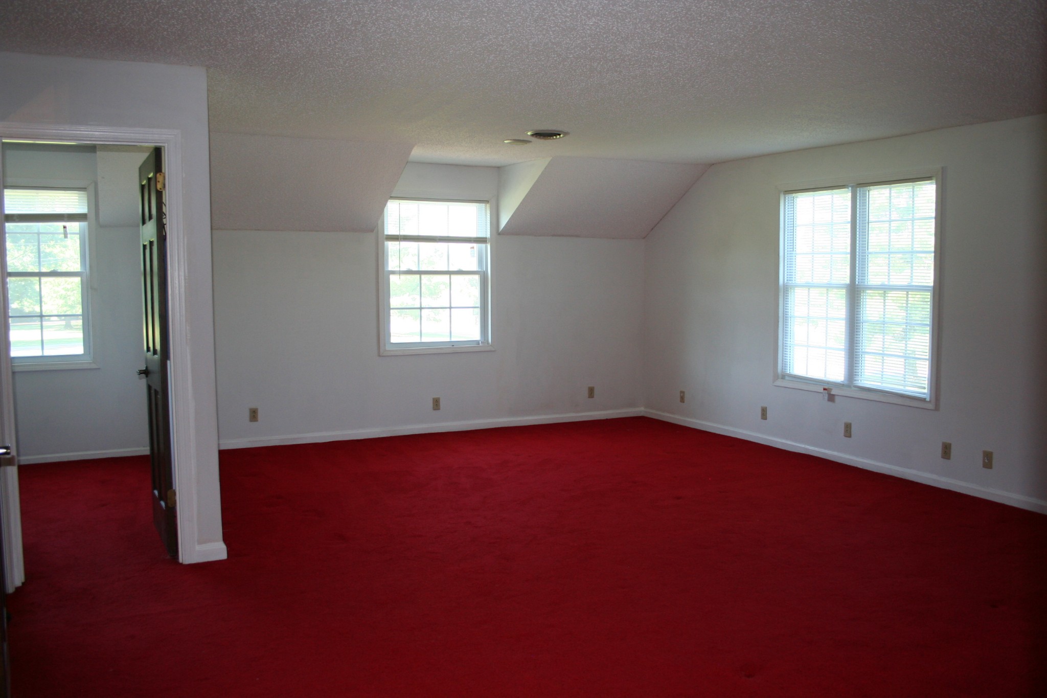 7080 Swift Road Greenbrier, TN 37073 - Photo 27 of 47 an empty room with windows