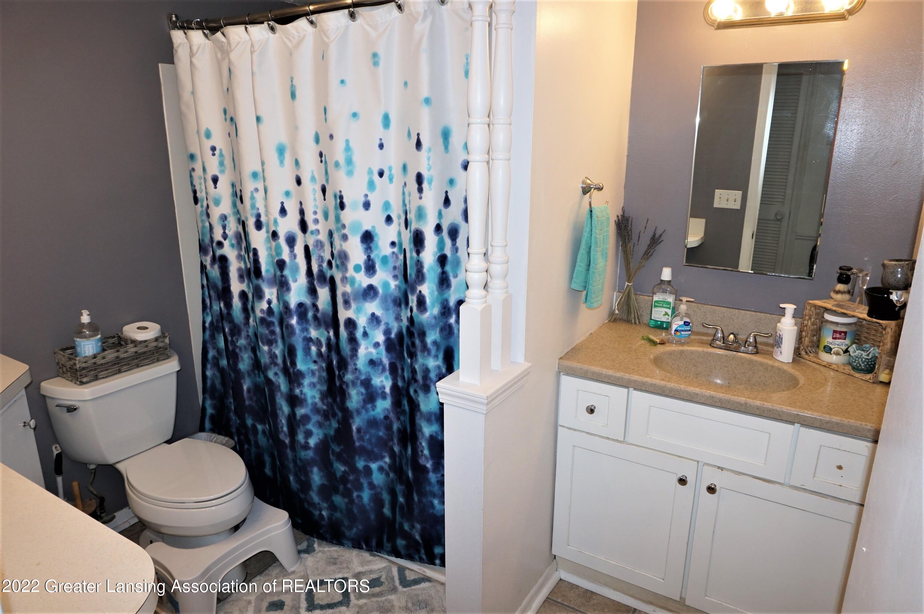 4727 Gull Road, Unit 35 Lansing, MI 48917 - Photo 7 of 10 Gull rd Bath