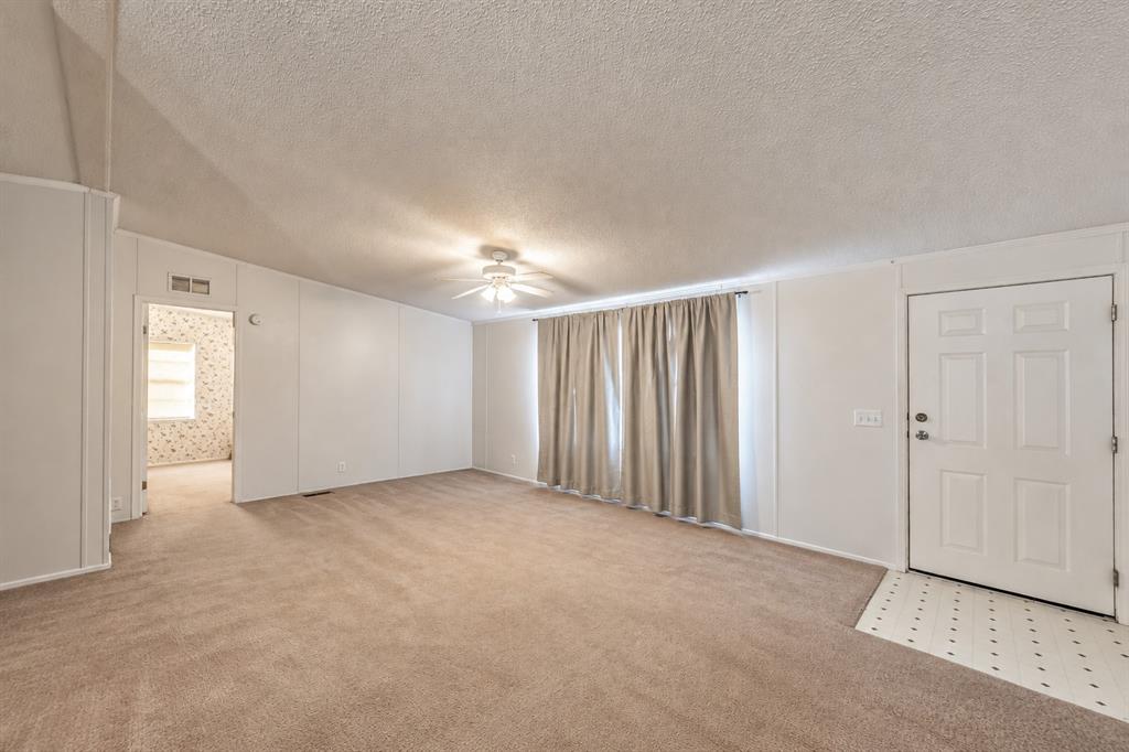 208 Rhett Court Aurora, TX 76078 - Photo 7 of 35 Gallery Image 7