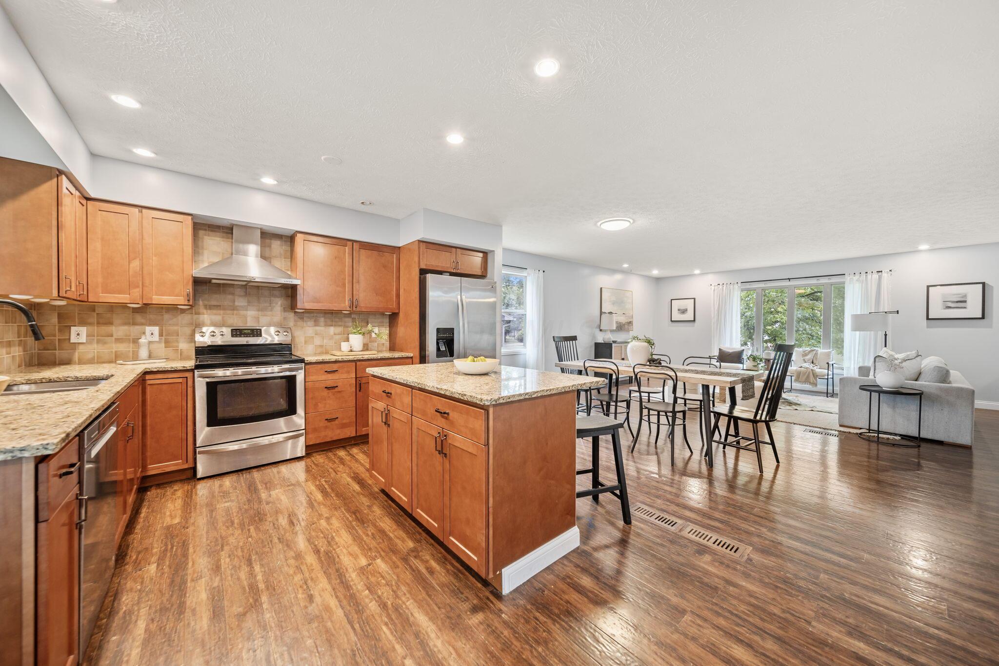 170 Somerset Road Delaware, OH 43015 - Photo 2 of 31 open kitchen with island