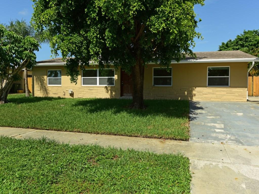 445 Los Altos Road Palm Springs, FL 33461 - Photo 1 of 20 Front