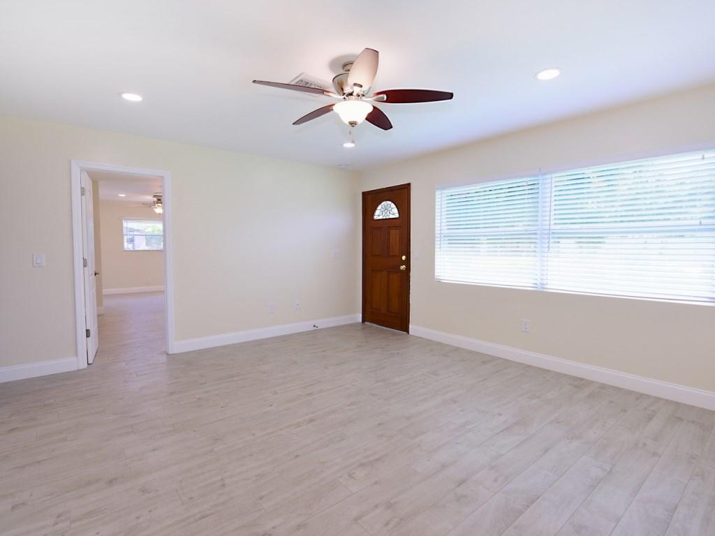 445 Los Altos Road Palm Springs, FL 33461 - Photo 11 of 20 11