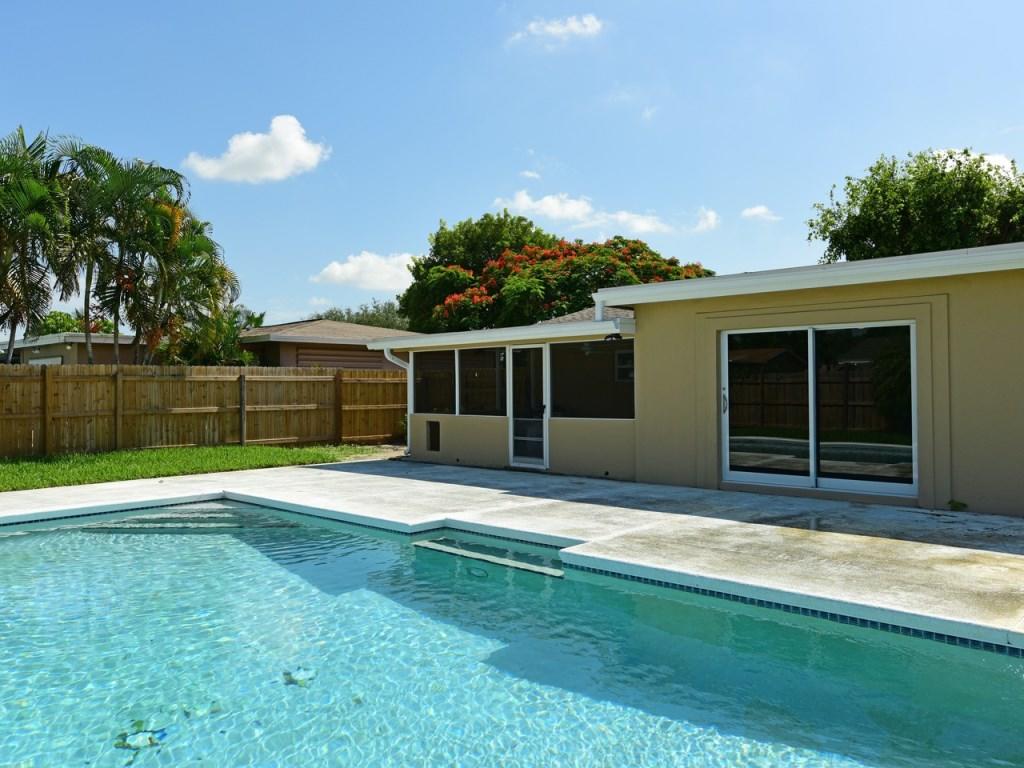 445 Los Altos Road Palm Springs, FL 33461 - Photo 2 of 20 2